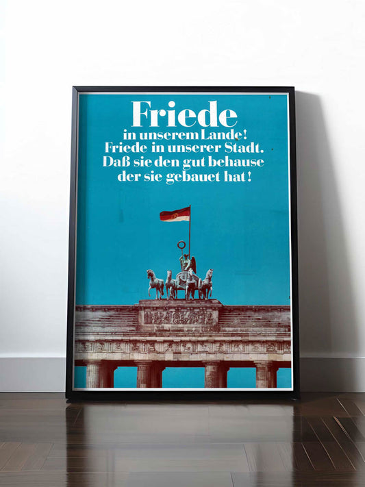 Historisches DDR Poster (A4 | A3 | A2 | A1) • FRIEDE IN UNSEREM LANDE! BERLIN, BRANDENBURGER TOR