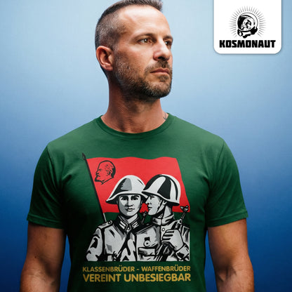 DDR Ostalgie Shirt Unisex • KLASSENBRÜDER WAFFENBRÜDER - VEREINT UNBESIEGBAR (NVA)